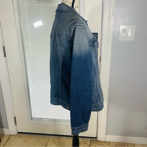 Levi’s Women’s Original Trucker Denim Jean Jacket Medium Wash Sz L - Picture 9 of 16